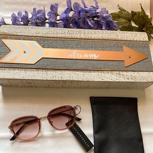 Quay Jezabell Chain Sunglasses